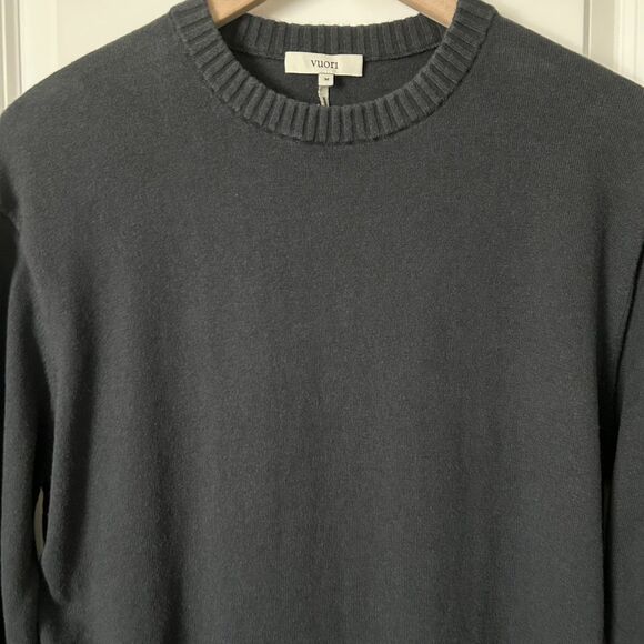 Vuori Men's Fluent Sweater in Charcoal Gray Size Medium - Picture 2 of 7